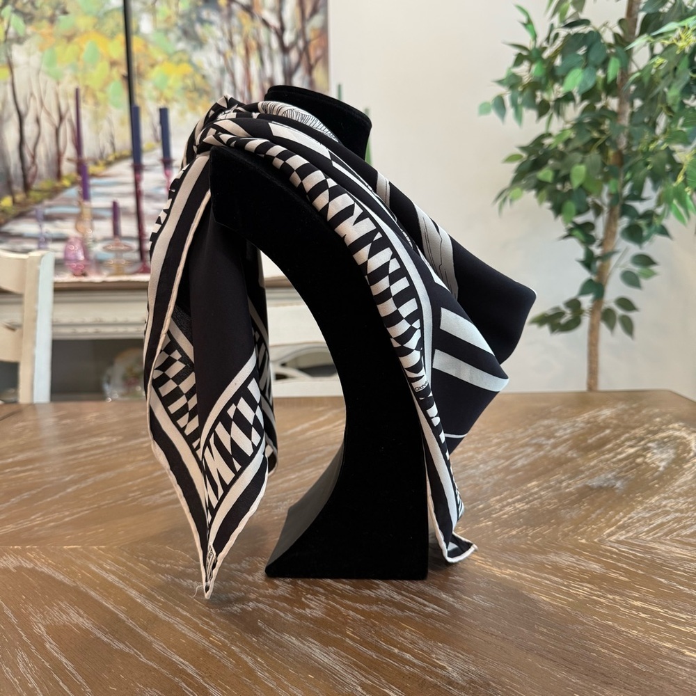 Authentic Leonard Scarf - Picture 4 of 8